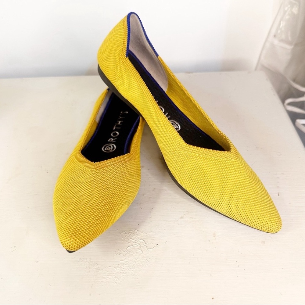 #761 Rothy’s Pointed Flats says size 10 but fit like a 8 they are mismarked. - Picture 2 of 12
